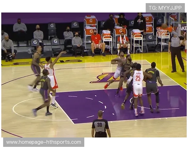 湖人后场协作为内线创造二次机会