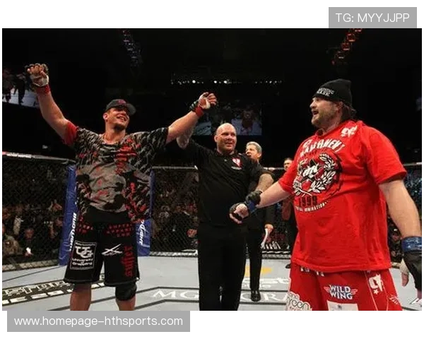 UFC选手被对手嘲笑后暴怒反击，精彩瞬间引发热议！